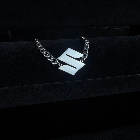 Collier Suzuki